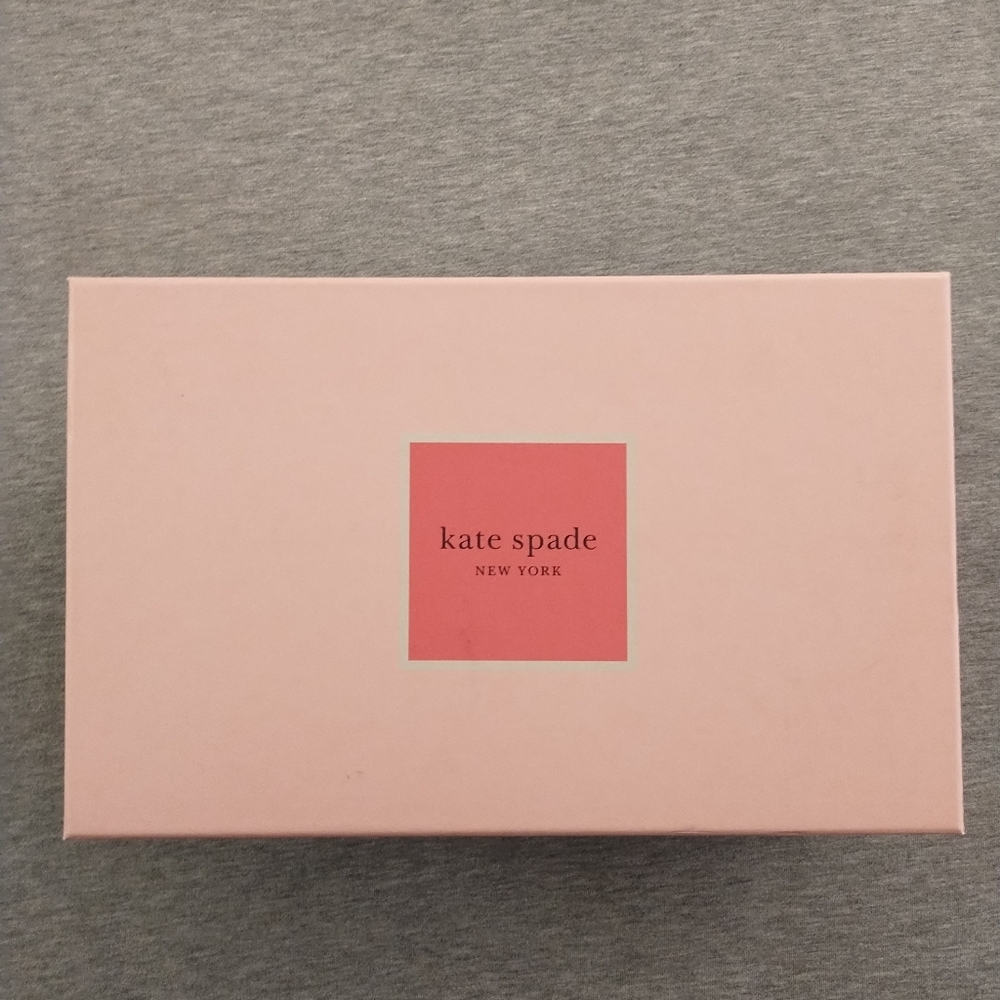 Kate Spade Shoe Box with Kate Spade Tissue Paper - Picture 16 of 16